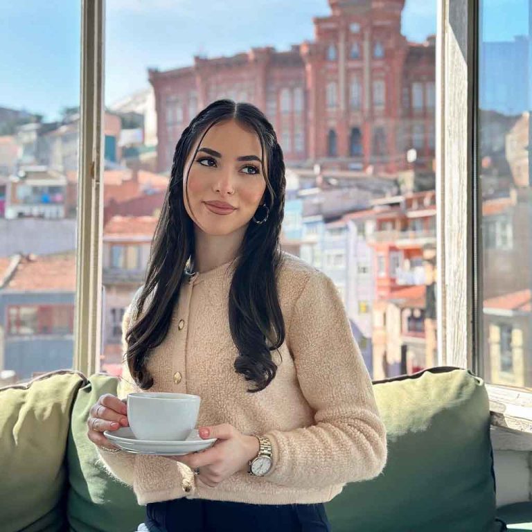 15 Hairstyles for Oval-Shaped Face! | HairAide