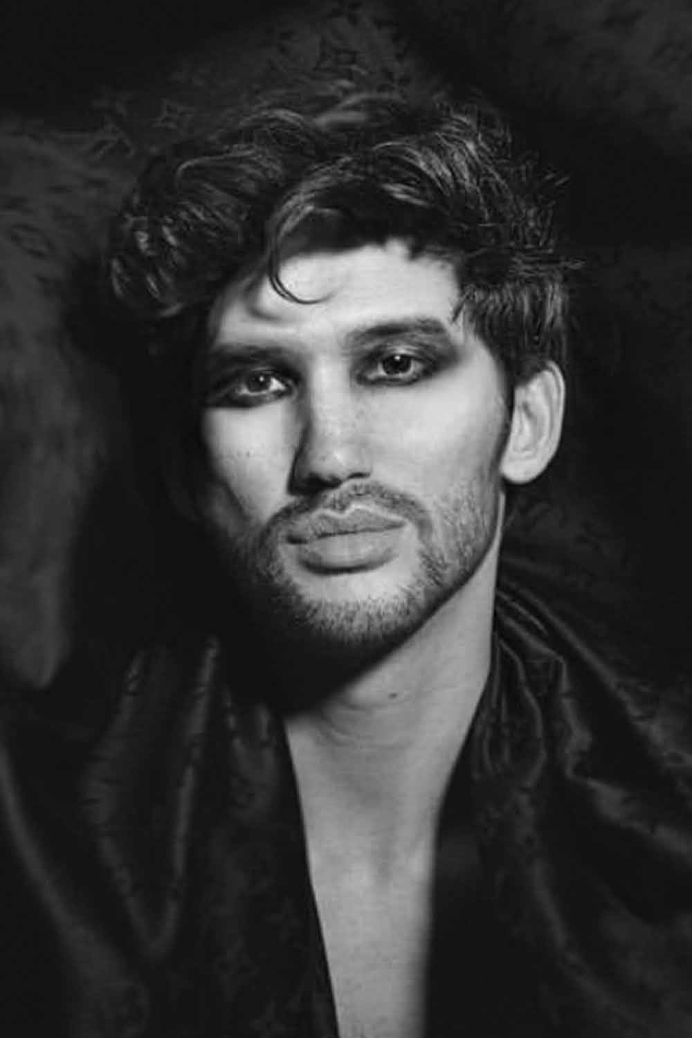 medium-hairstyles-for-men-hairaide